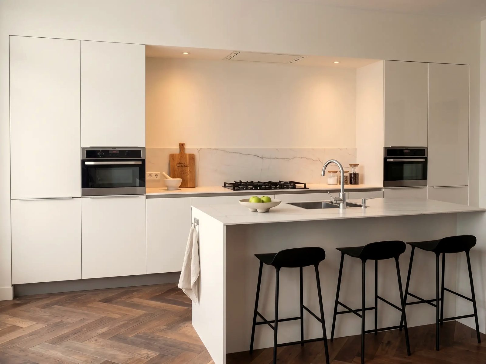 Keuken op maat met kookeiland in Heemstede
